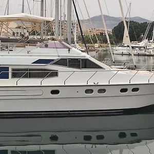 https://moonlight-houseboat.palermohotels.org